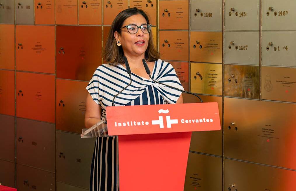 La directora de Centroamérica Cuenta, Claudia Neira Bermúdez, en la Caja de las Letras del Instituto Cervantes.