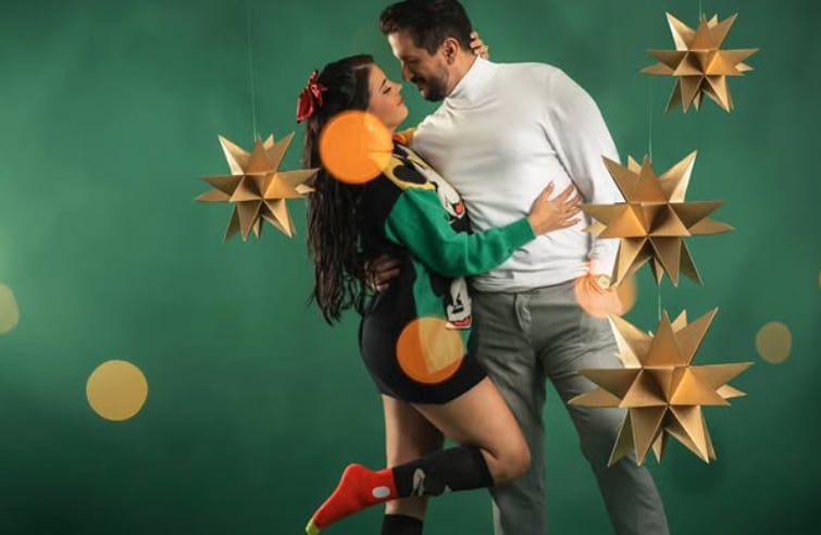 Natalia Rodríguez mantiene el simbolismo del Año Nuevo tras el accidente que marcó su vida. En la fotografía junto a su esposo.