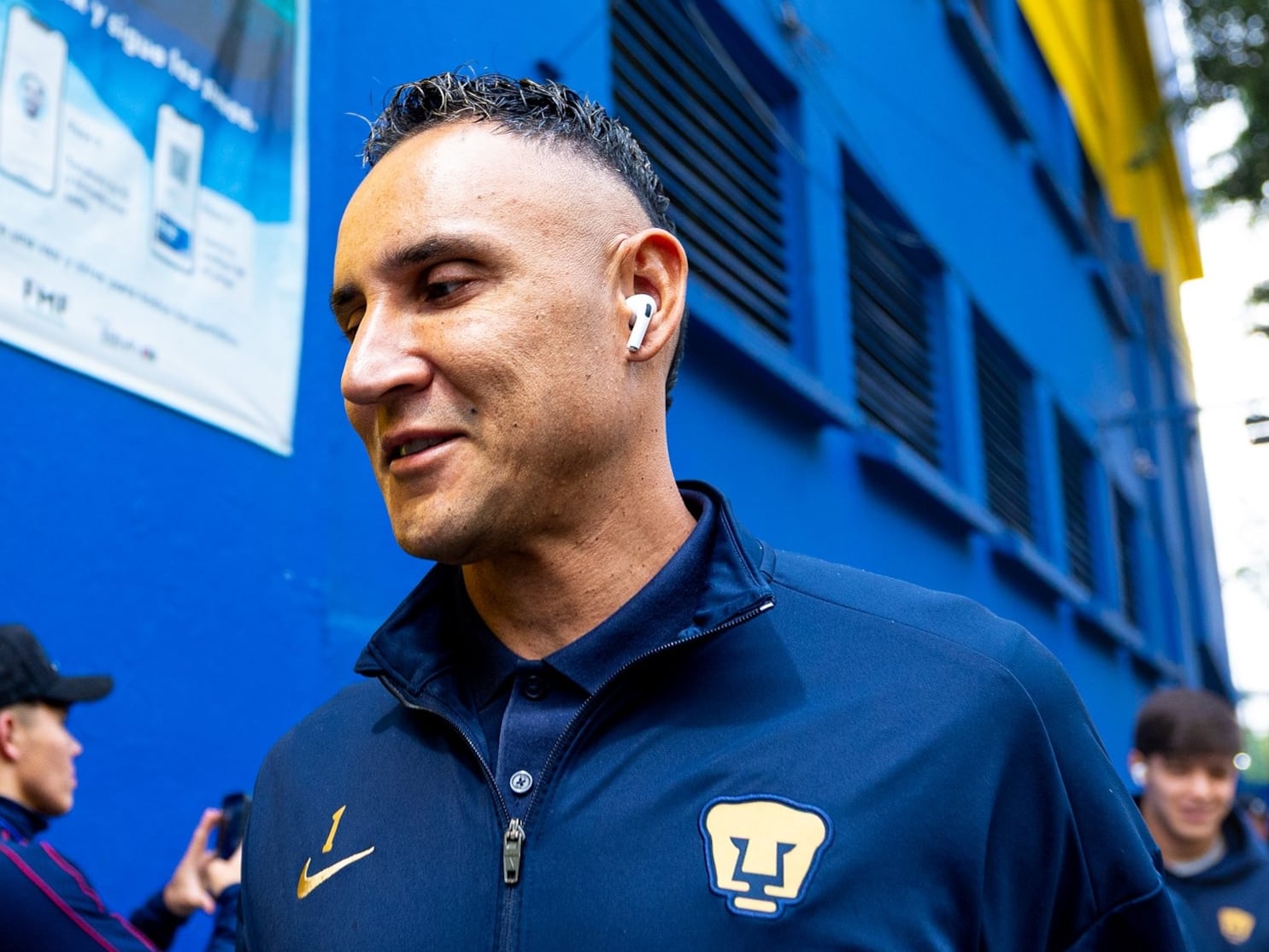 Keylor Navas en la llegada de Pumas al estadio Ciudad de Los Deportes.