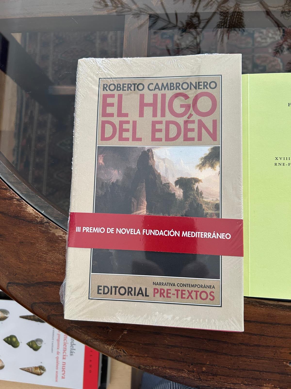 Con 'El higo del Edén' Roberto Cambronero capturó atención internacional y ganó el Premio de Novela Fundación Mediterráneo.