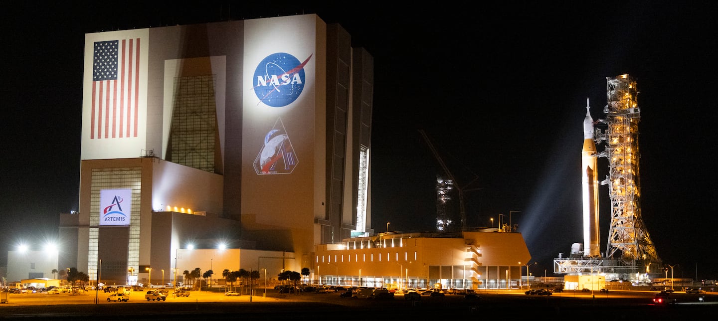 “Estamos listos”: los astronautas llegan al sitio de lanzamiento para misión a la Luna