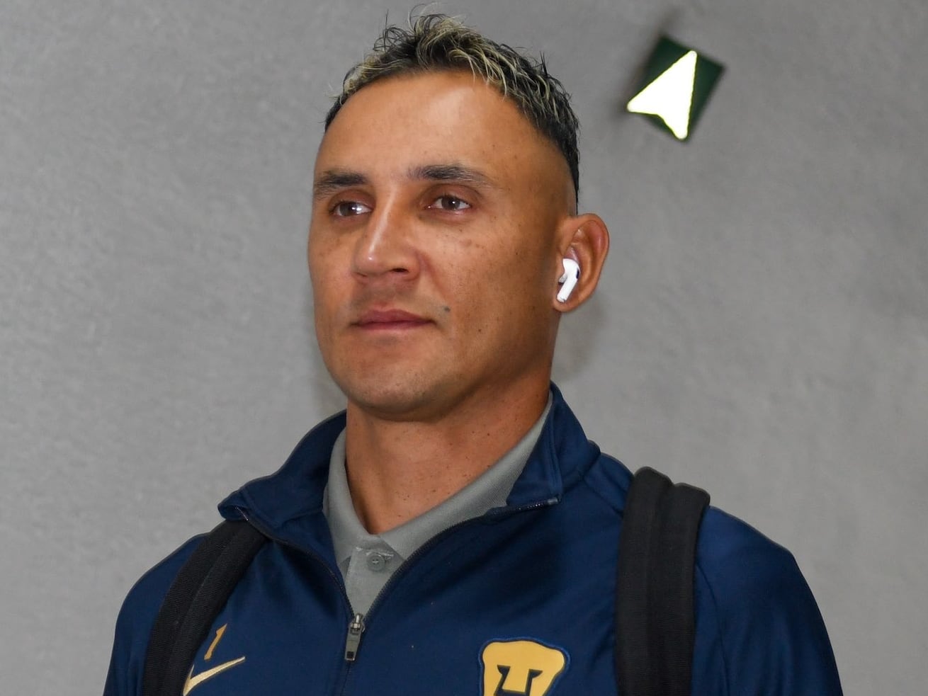 Keylor Navas llegó sonriente al duelo entre Pumas y Mazatlán.