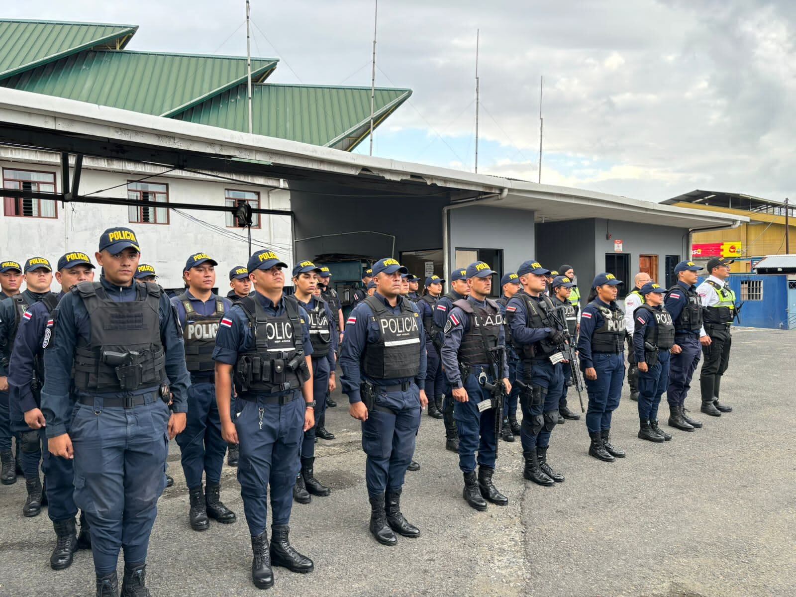 El violento arranque con 14 homicidios en 21 días en Limón, obligó a fuertes medidas de contención y refuerzo policial en la provincia este fin de semana. Foto: Cortesía MSP.