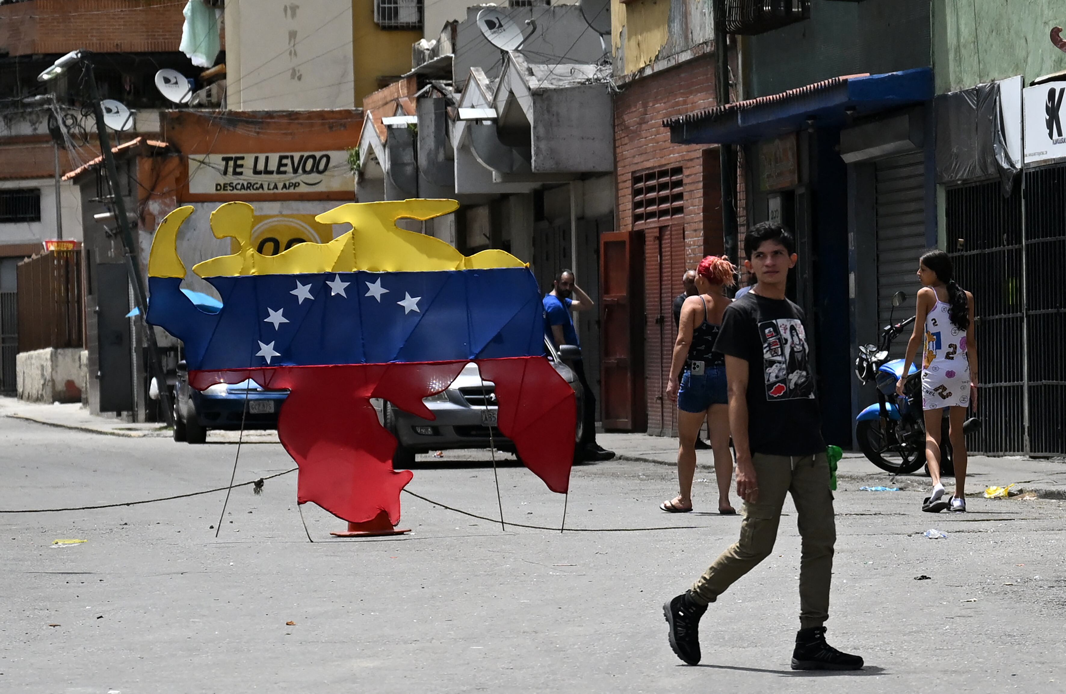 El pueblo venezolano toma las calles de las principales ciudades de Venezuela como protesta ante los resultados de las elecciones presidenciales del domingo anterior. Para la oposición, existió un fraude electoral. Foto: AFP