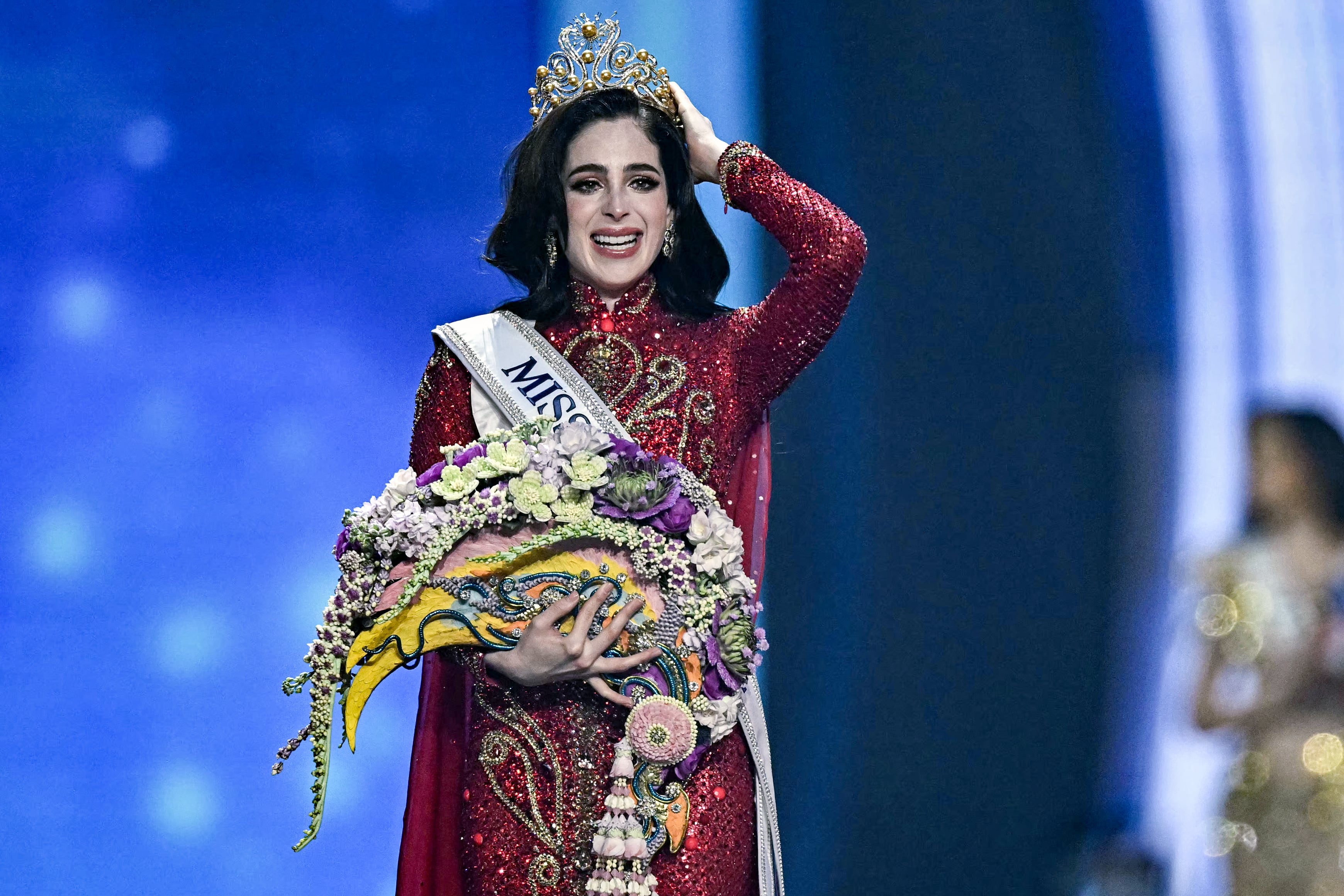 Fátima Bosch Miss Universo 2025 celebra haber ganado la corona mundial.
