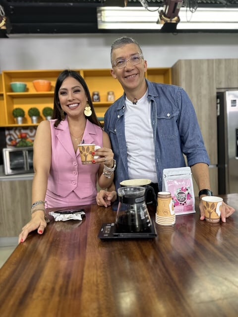 Alfaro tuvo como mentores a Ignacio Santos y Edgar Silva (en la foto), de quienes aprendió redacción, entrevista y conexión con el público.