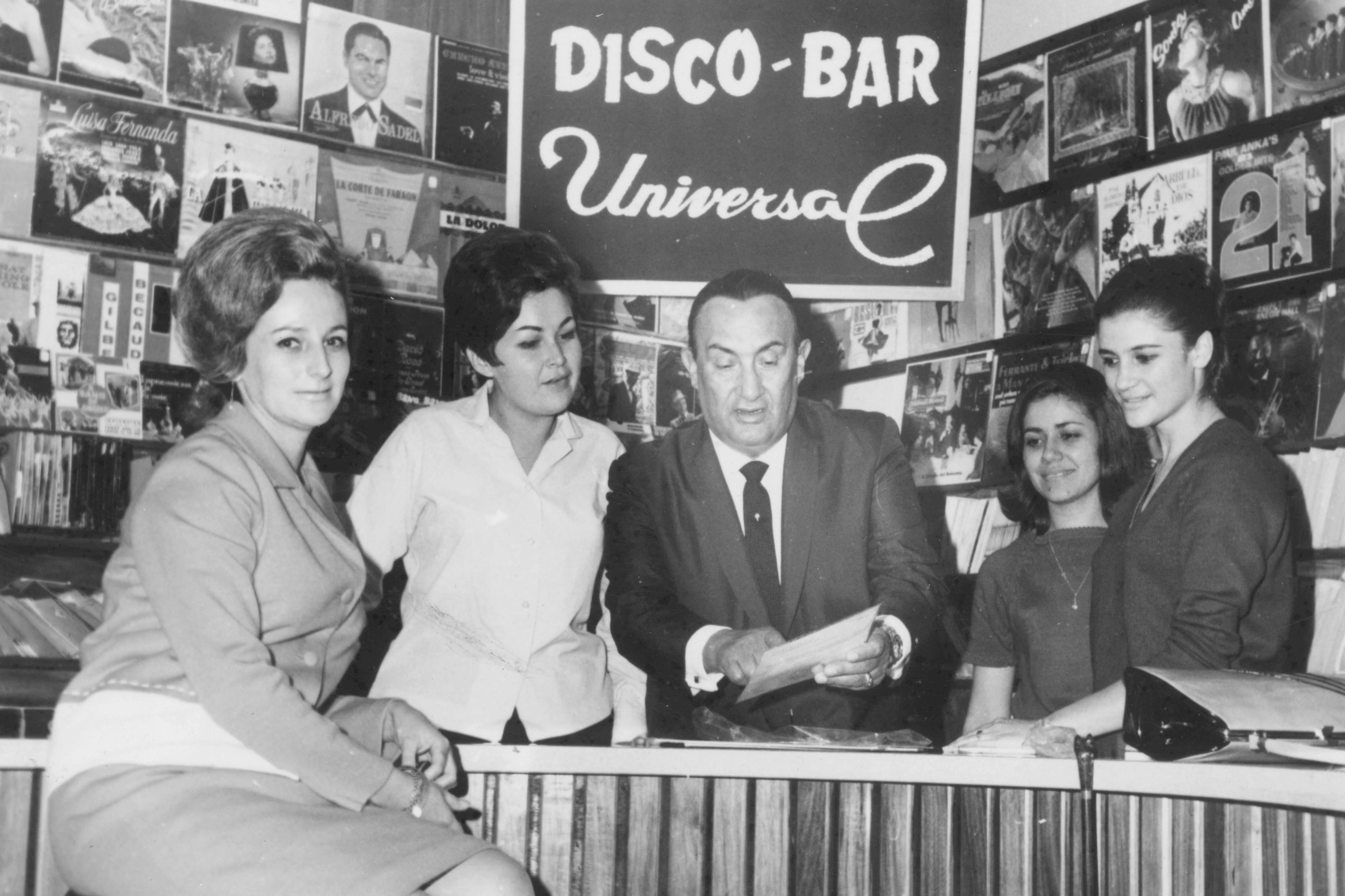 Universal: 100 años de soñar frente a la vitrina