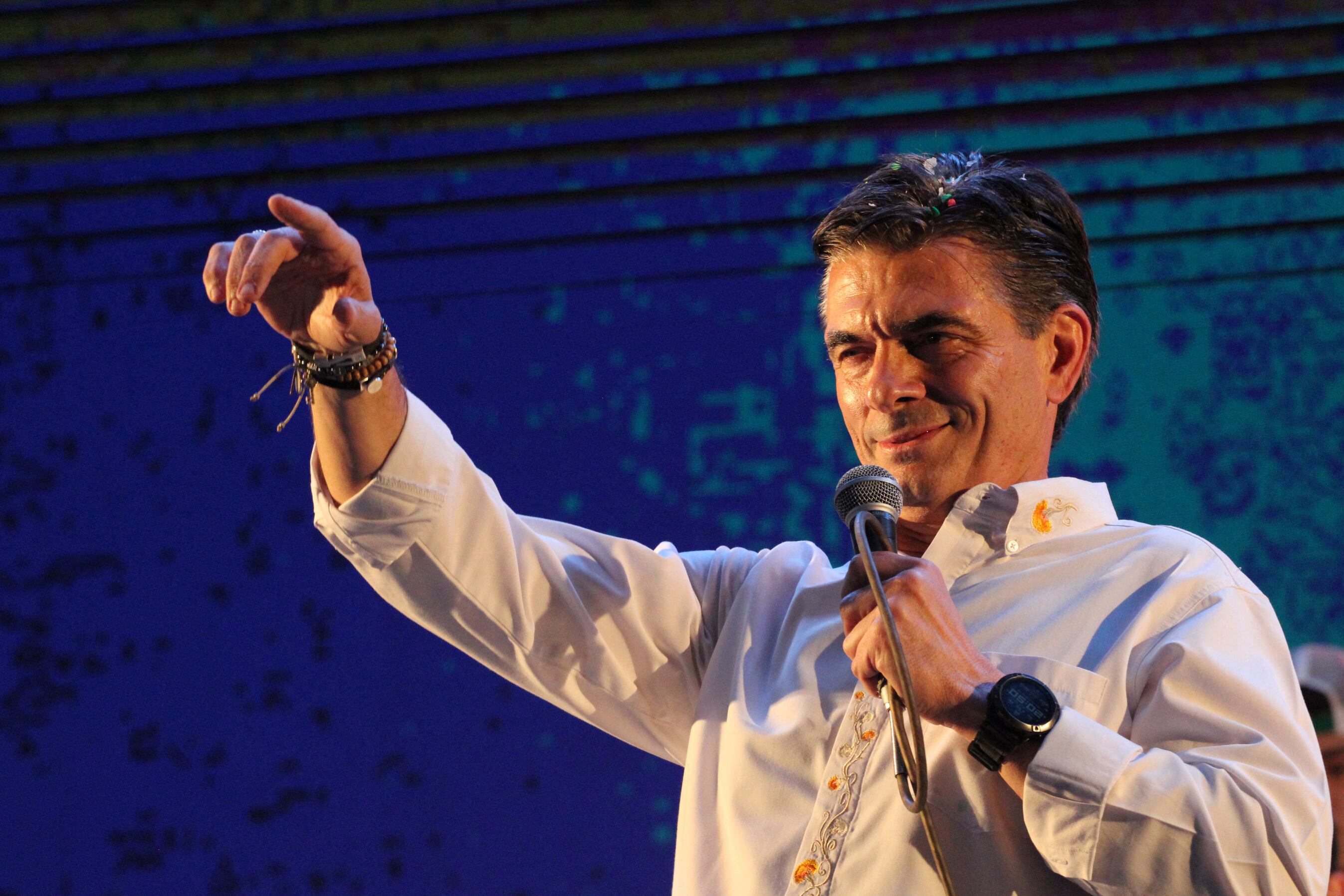 El candidato presidencial de Bolivia por el Partido Demócrata Cristiano (PDC), Rodrigo Paz, pronuncia un discurso durante su mitin de cierre de campaña en Tarija, Bolivia, el 15 de octubre de 2025. Un expresidente y un senador se enfrentarán en la segunda vuelta presidencial de Bolivia el 19 de octubre de 2025, ambos con promesas de arreglar la economía rota del país sudamericano.