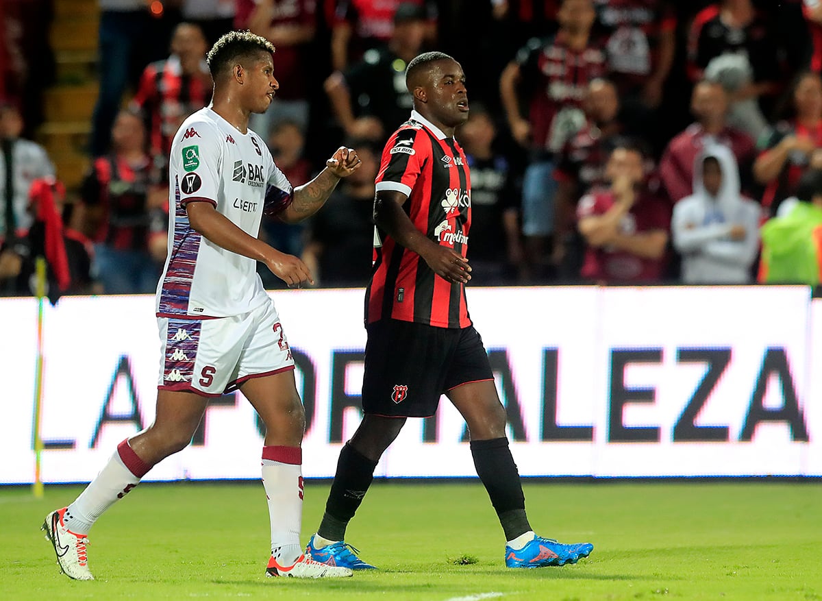 Nueva versión del Clásico Nacional entre Alajuelense vs. Saprissa. En la cancha se verán las caras Fidel Escobar y Joel Campbell, Celso Borges y Javon East. Será además el primer duelo entre los técnicos Vladimir Quesada y Alexandre Guimaraes, aunque el primero no podrá estar en el banquillo por sanción. Foto: Rafael Pacheco Granados