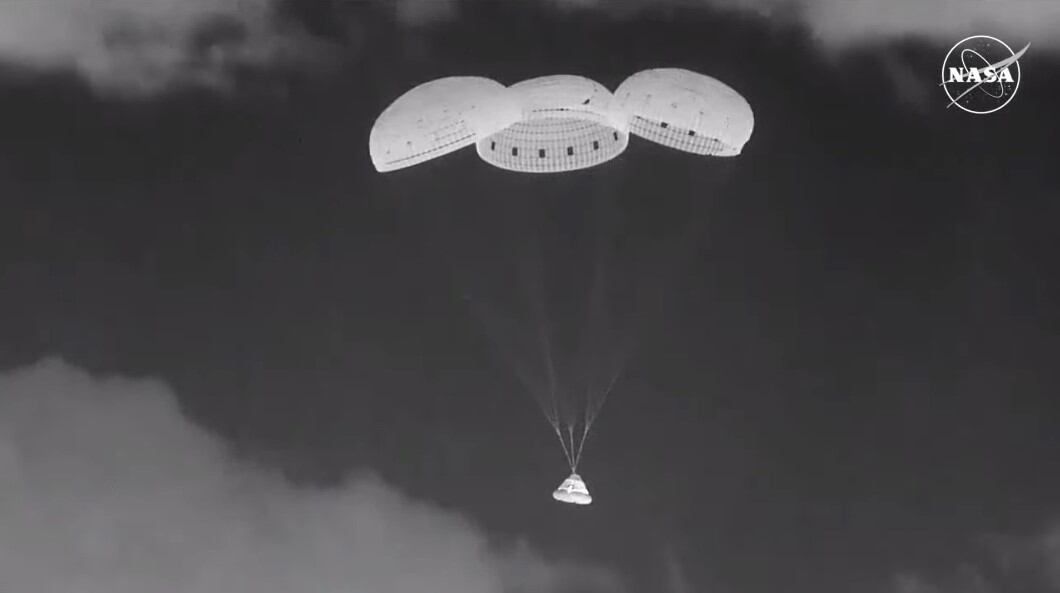 Starliner de Boeing aterriza sin astronautas por dudas de la NASA, mientras enfrenta nuevos fallos en su misión de retorno.