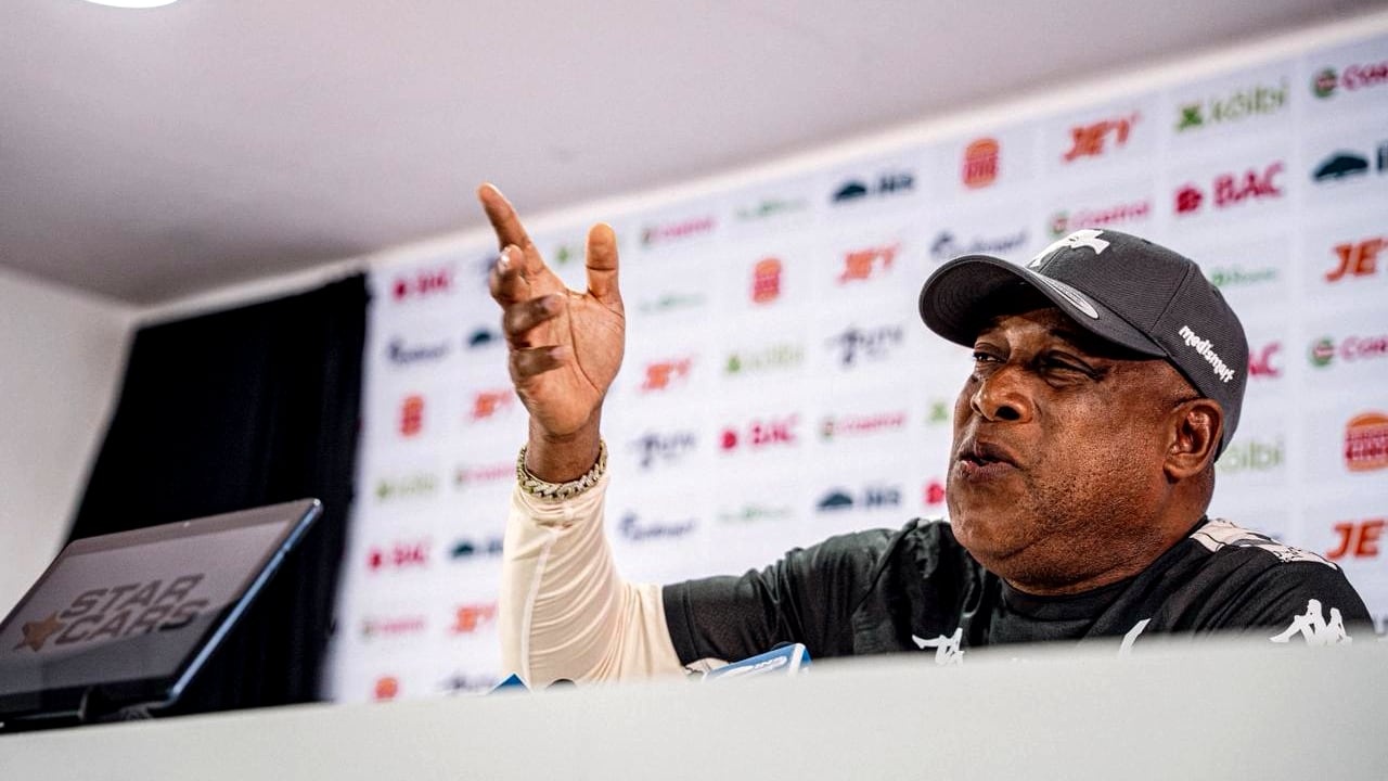 Hernan Medford atendio a los medios de comunicacion en conferencia de prensa, previo al clasico del sabado.