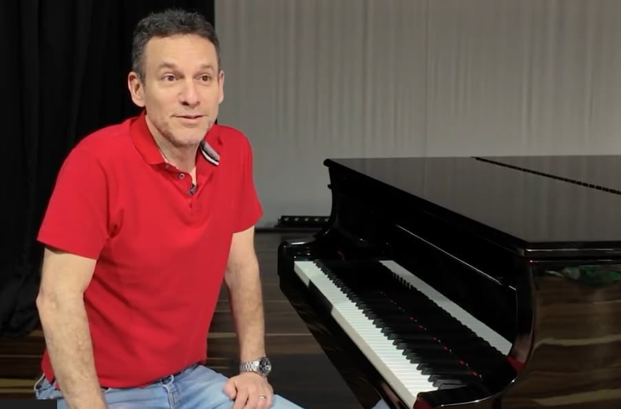 Erik Hernández destacó la magia del teatro en vivo y la respuesta inmediata del público como las grandes motivaciones para volver a las tablas.