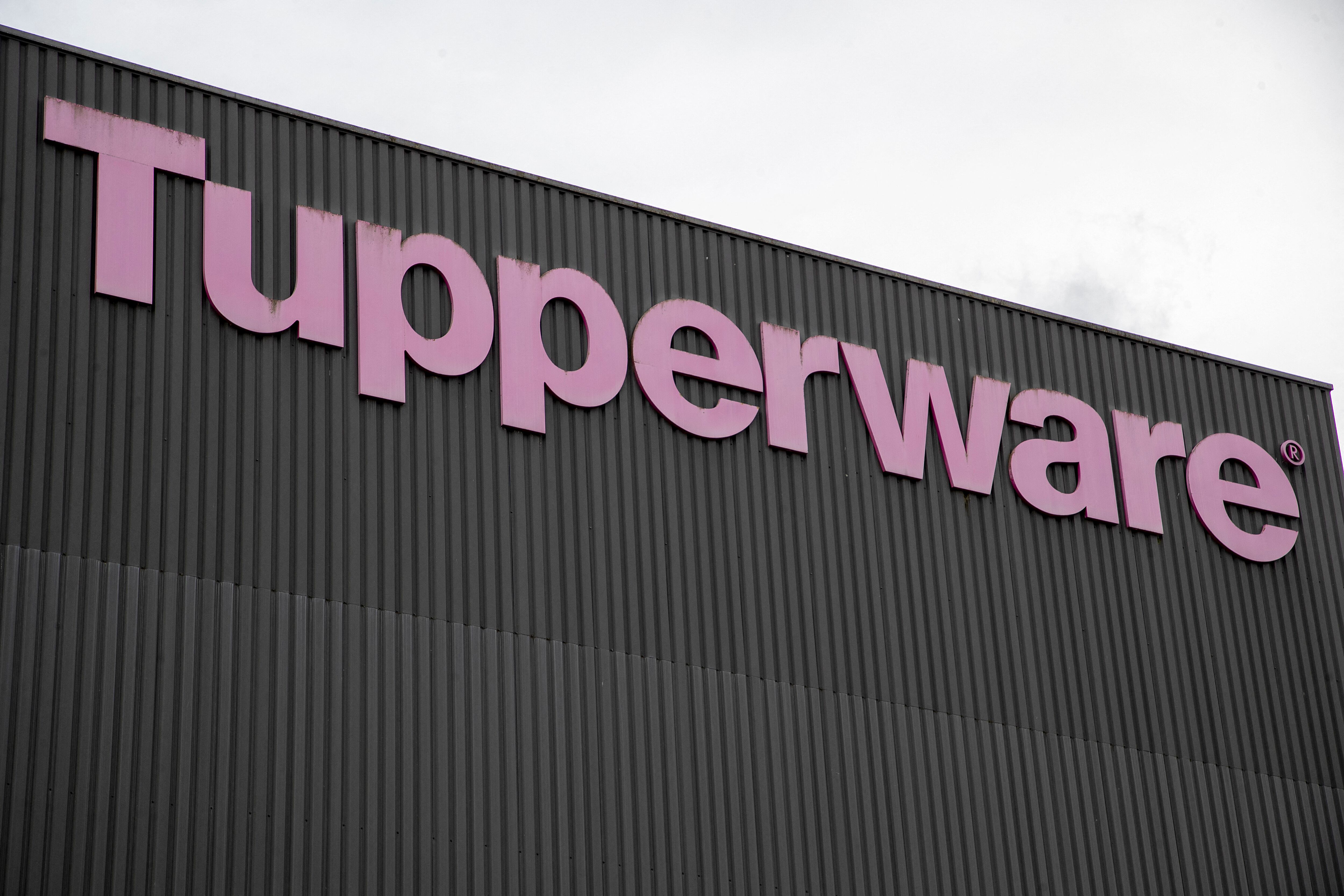 Tupperware Brands Inc. y varias de sus filiales se acogieron al Capítulo 11 el 17 de setiembre de 2024. La empresa, famosa por sus recipientes, ha sufrido una caída en ventas en los últimos años.