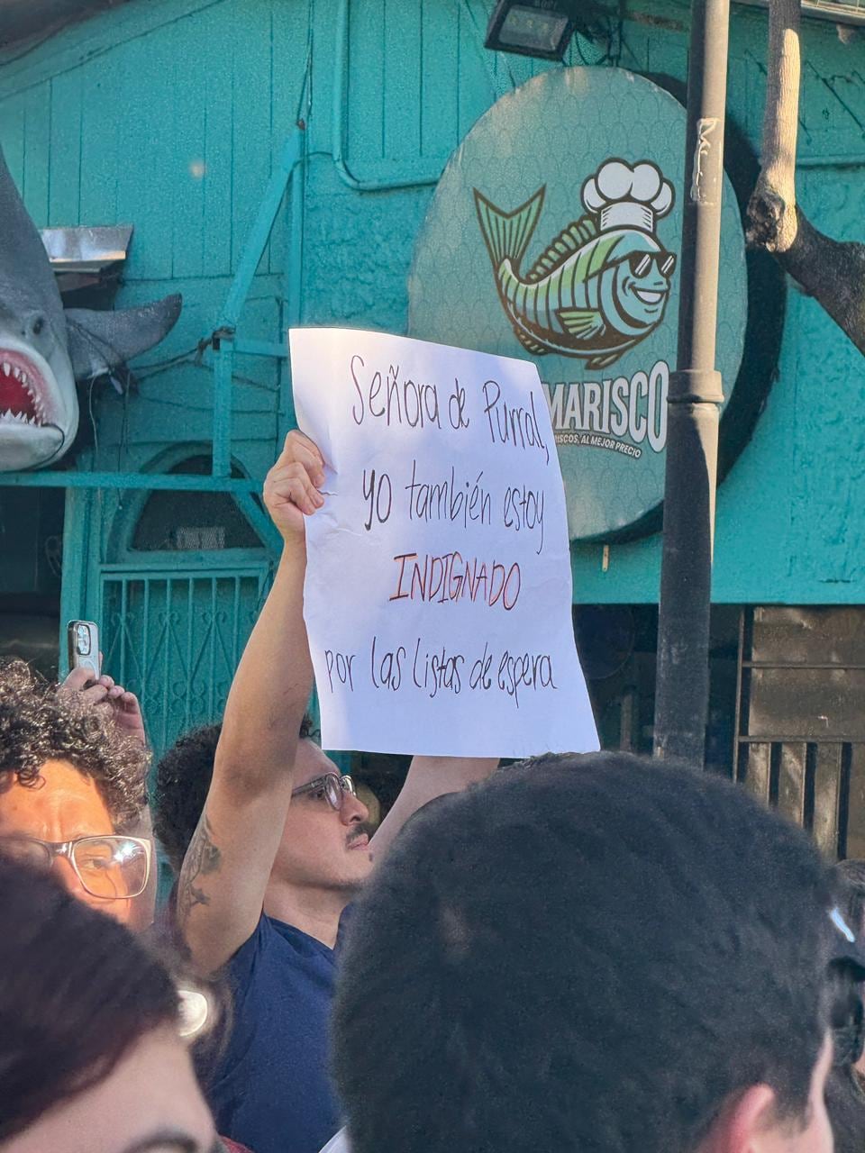 Médicos especialistas muestran su descontento con la iniciativa de Carballo.