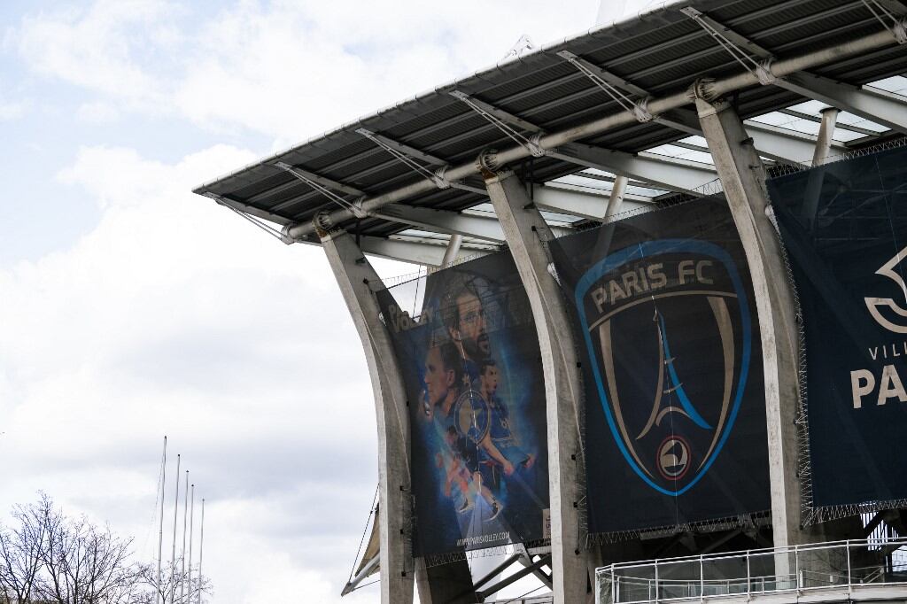 La familia Arnault negocia la compra mayoritaria del París FC, lo que abriría la puerta a un derbi con el PSG en París.