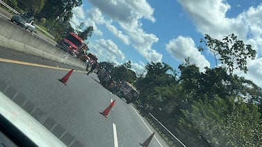 Hombre fallece en choque contra un árbol en Nosara