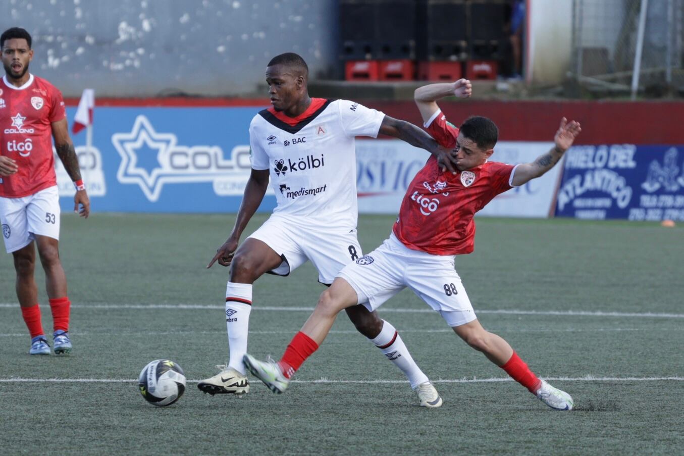23/02/2025, Limón, Guapiles, Estadio Ebal Rodriguez, partido de la jornada 10 del torneo de clausura 2025, entre AD Santos y Liga Deportiva Alajuelense.