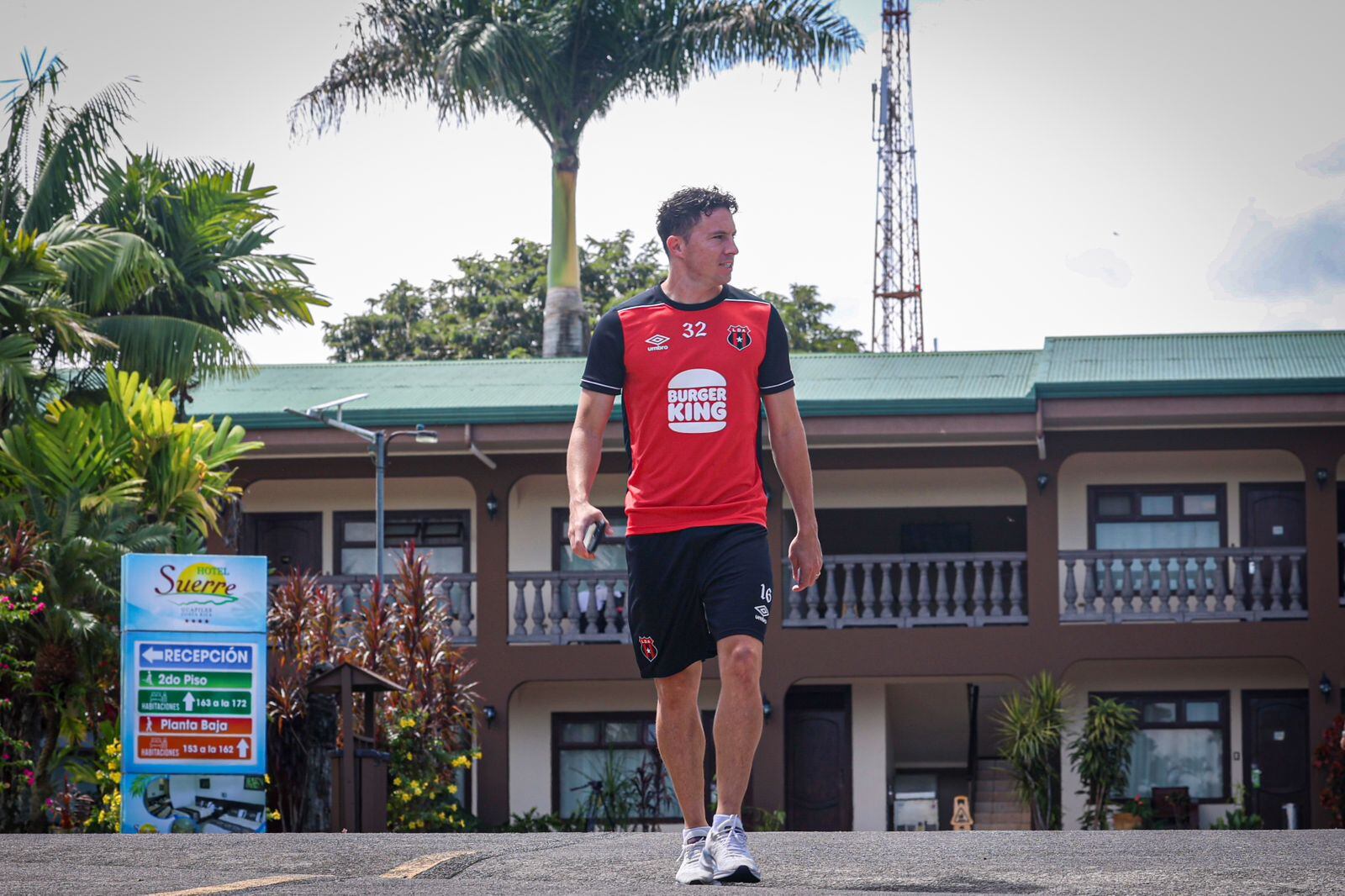 Bryan Oviedo sigue en busca de ritmo para llegar a su mejor nivel con Liga Deportiva Alajuelense.