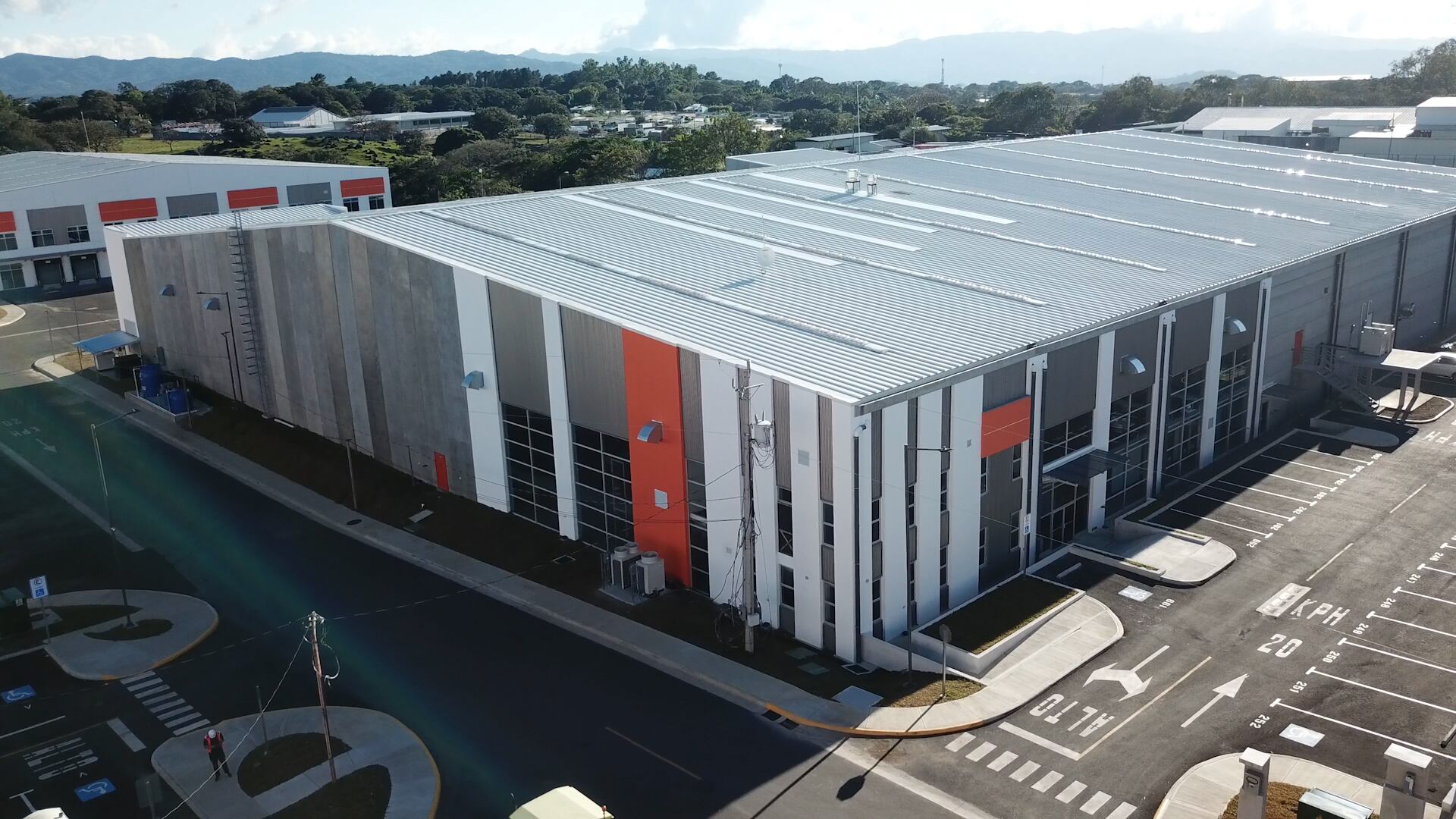 El Grupo Vargas inició este 2021 con nuevas instalaciones en Coyol, Alajuela, con la más moderna tecnología para grantizar los estándares solicitados por las multinacionales del sector médico y de eléctrica y electrónica. Foto: Cortesía de la empresa