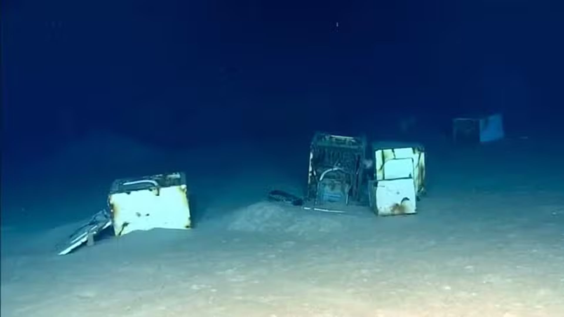 Un contenedor con lavadoras, refrigeradores y congeladores fue localizado a unos 1,5 km de profundidad en el Golfo de México.