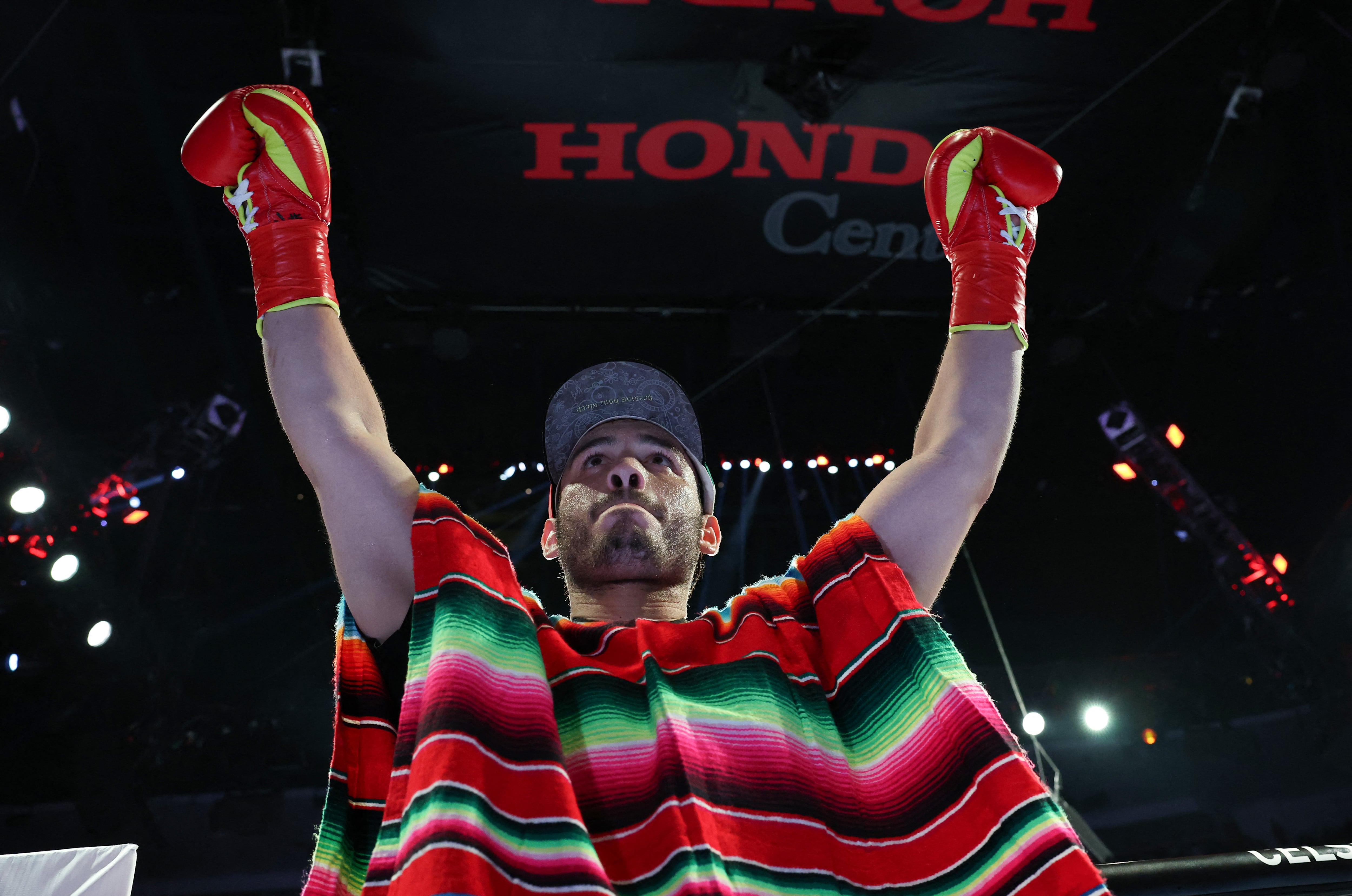 Julio César Chavez Jr entró así para la pelea ante Jake Paul del sábado anterior. El excampeón mundial fue detenido en Estados Unidos por presuntos vínculos con el narcotráfico.