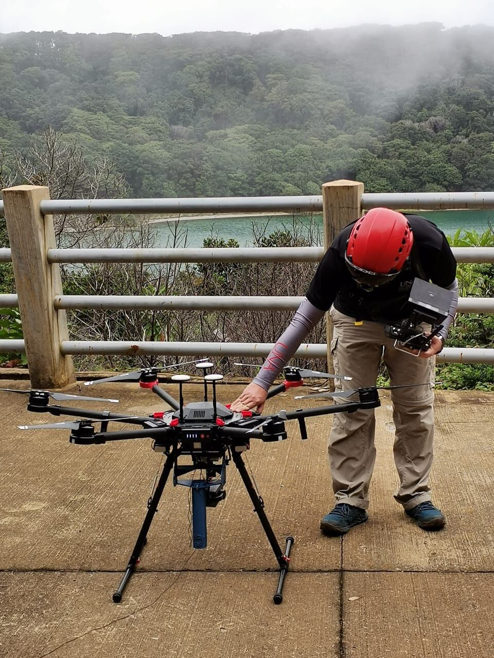 Con conocimientos adquiridos en Japón, la UNA utiliza drones para la vigilancia volcánica. Foto: Cortesía. José P. Sibaja/UNA.