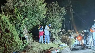 Dos adolescentes fallecen en aparatoso accidente de motocicleta durante una trágica noche en carreteras