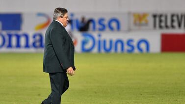 Reconocido periodista de Teletica se le va encima a Miguel ‘Piojo’ Herrera y cuestiona su puesto como DT de Costa Rica