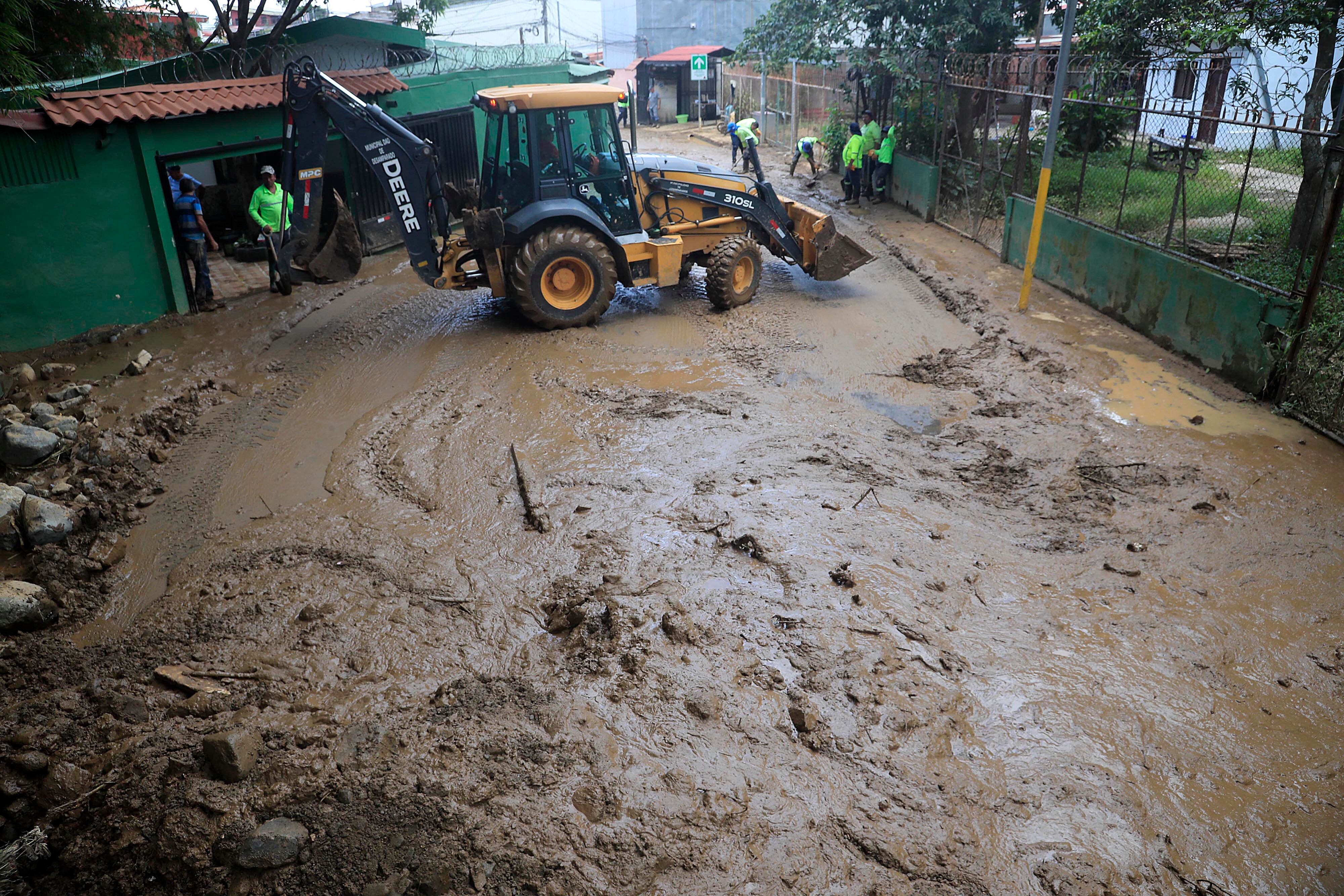 27/09/2023 San Rafael Abajo de Desamparados. Seguimiento a inundaciones en Calle Areneros donde varias viviendas fueron anegadas, durante la tarde noche del pasado martes, debido al desbordamiento del río Cañas.