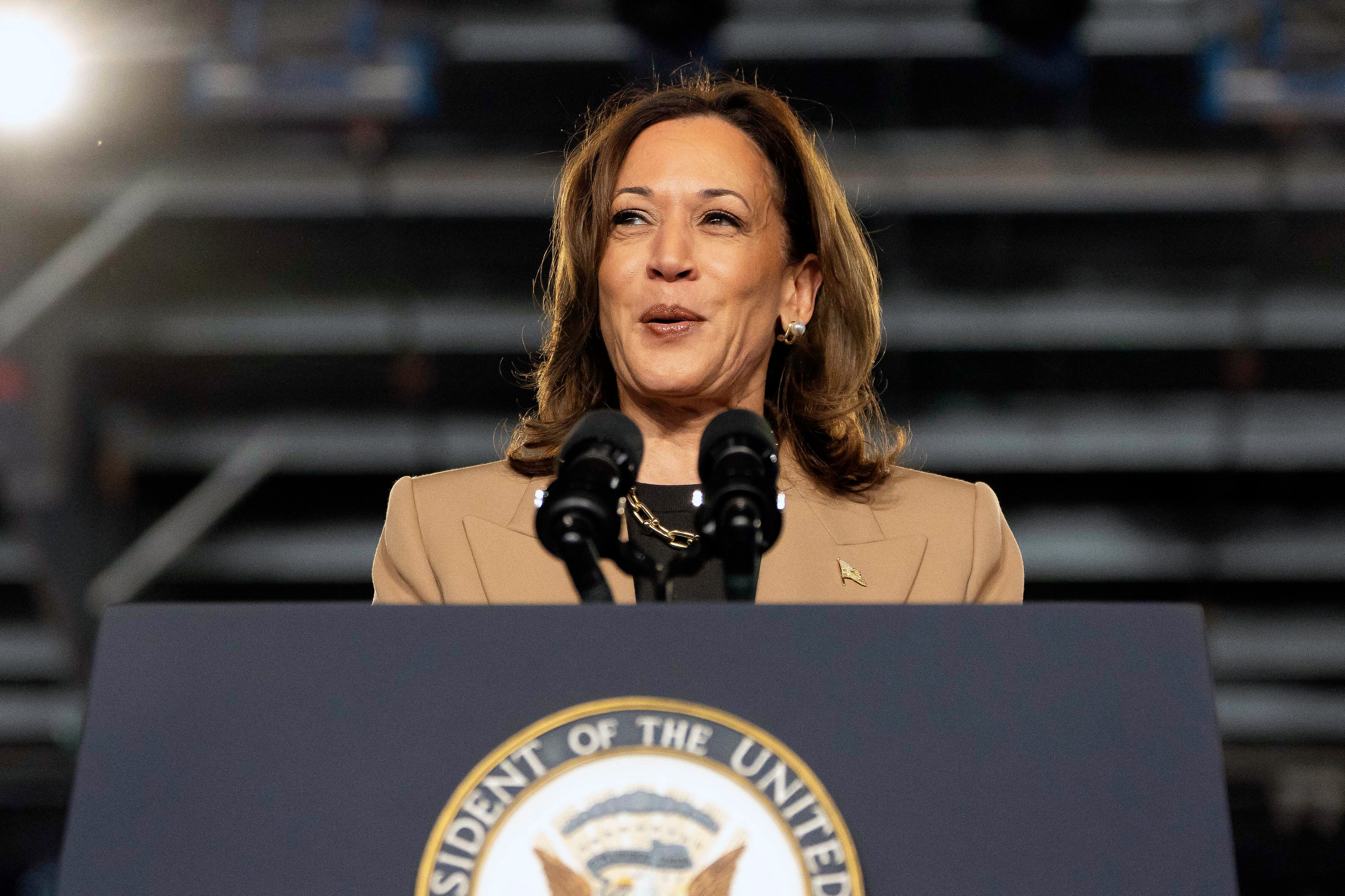 La Casa Blanca confirmó que la candidata a la presidencia, Kamala Harris, posee la "resilencia física y mental" necesaria para ejercer como presidenta.