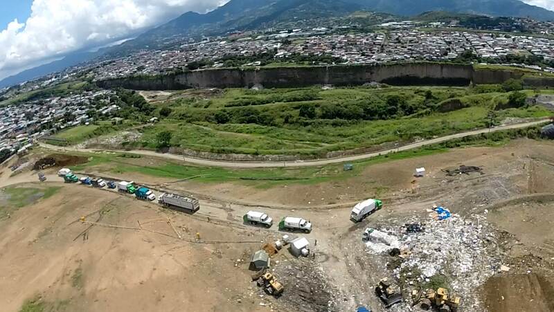 Este relleno ubicado en La Carpio, La Uruca, recibe basura de los principales cantones del área metropolitana. Este tipo de instalaciones son, aparte del reciclaje, la única alternativa que tienen los municipios para procesar los residuos sólidos. | CORTESÍA EBI