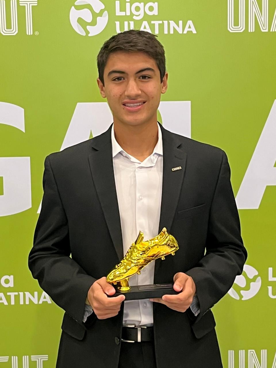 Andrés Beirute fue a la premiación de la última temporada de liga menor antes de despedirse de Liga Deportiva Alajuelense para marcharse a la Universidad de Clemson.