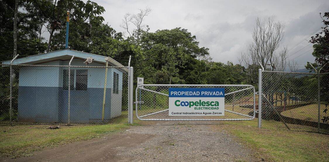 El arrendamento de una franja de 2,5 kilómetros, por parte de Hidroeléctrica Aguas Zarcas, es clave para la viabilidad financiera de la planta comprada por Coopelesca. Por este terreno, propiedad del Inder, pasa un canal que lleva aguas hasta el proyecto de generación de electricidad.