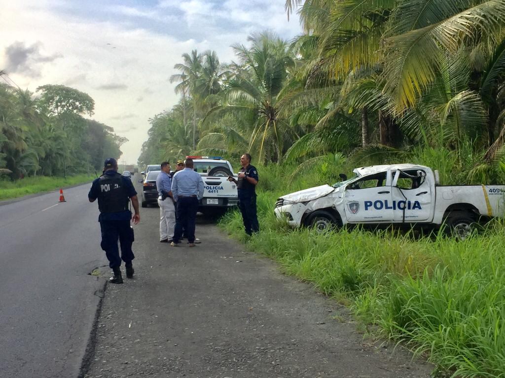 Vuelco de patrulla en Matama de Limón.Foto suministrada por Raúl Cascante.