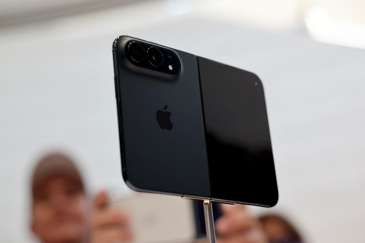 CUPERTINO, CALIFORNIA - SEPTEMBER 09: Apple�s new iPhone Duo is on display during the �Surprise and Shine� event at the company's corporate headquarters, Apple Park, on September 9, 2026 in Cupertino, California. The event featured Apple product announcements and was Apple CEO John Ternus�s first keynote address in his new role. Benjamin Fanjoy/Getty Images/AFP (Photo by Benjamin Fanjoy / GETTY IMAGES NORTH AMERICA / Getty Images via AFP)