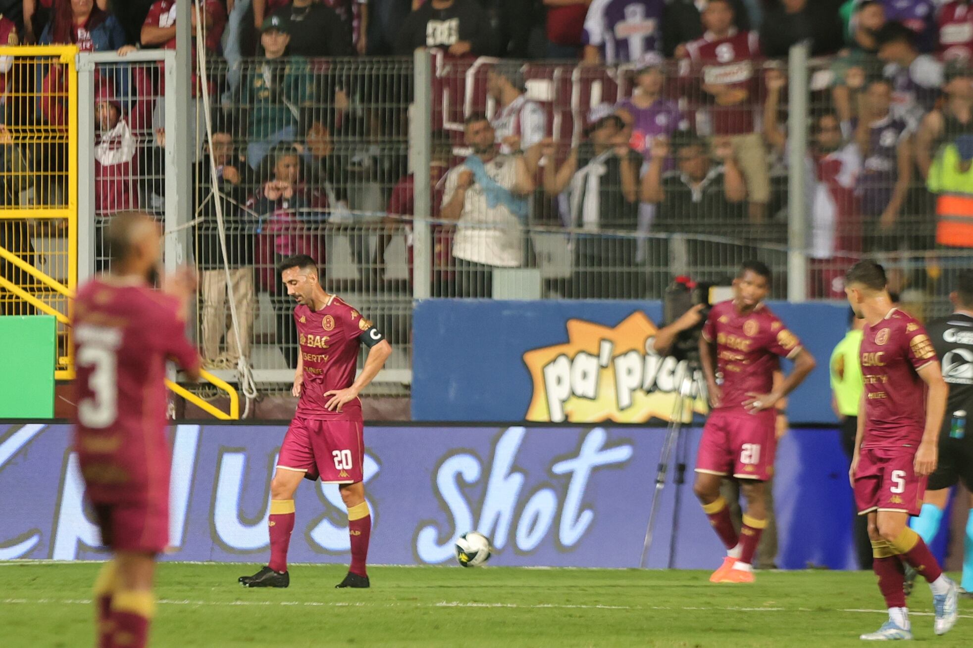 30/08/2025/ juego entre Deportivo Saprissa vs Liga Deportiva Alajuelense por el clásico nacional en la jornada 6 del torneo clausura 2025 en el estadio Ricardo Saprissa / foto John Durán