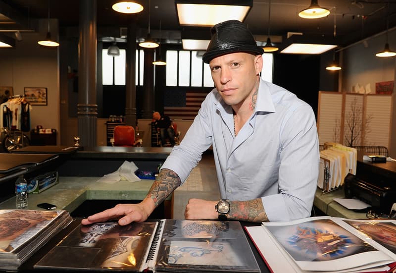 Ami James tiene 43 años y más de la mitad de su vida ha sido tatuador. Su maestro fue el reconocido Luo Sciberras, en Miami. Fotografía: Cozette Medeiros para LN.