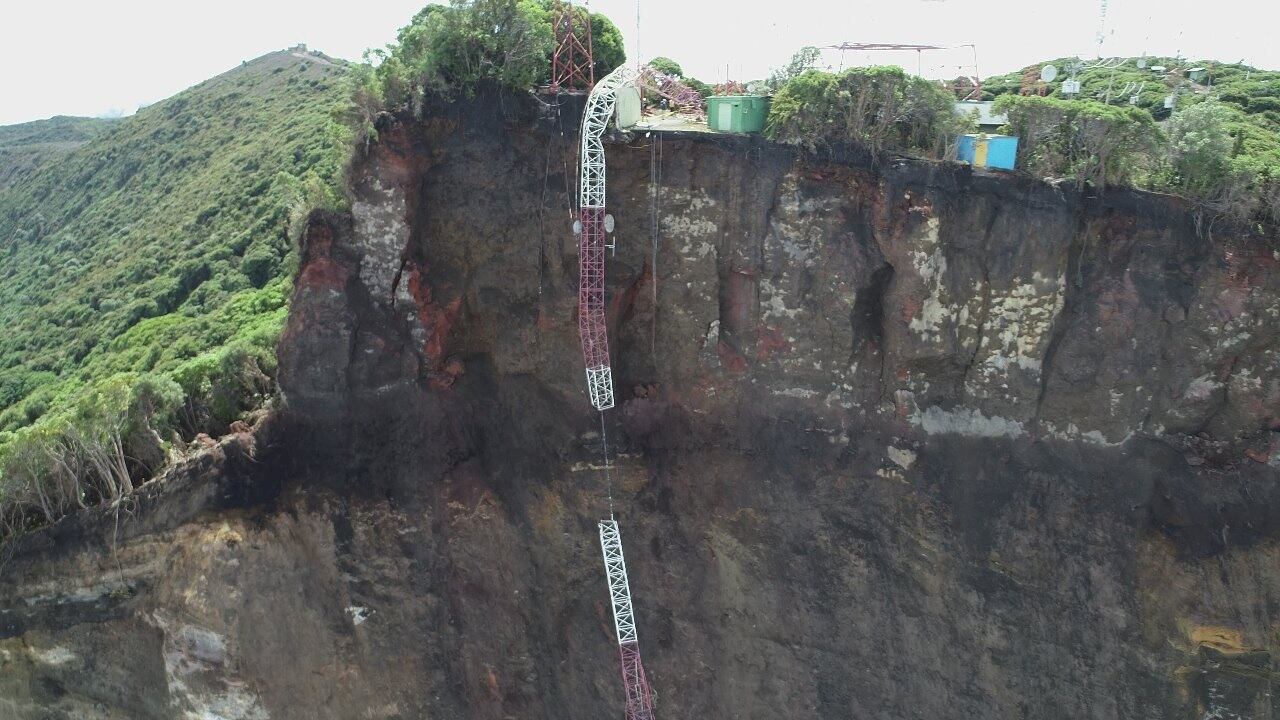 Autoridades denuncian que personas ingresan de forma ilegal a zona de deslizamientos en el volcán Irazú. Foto CNE.