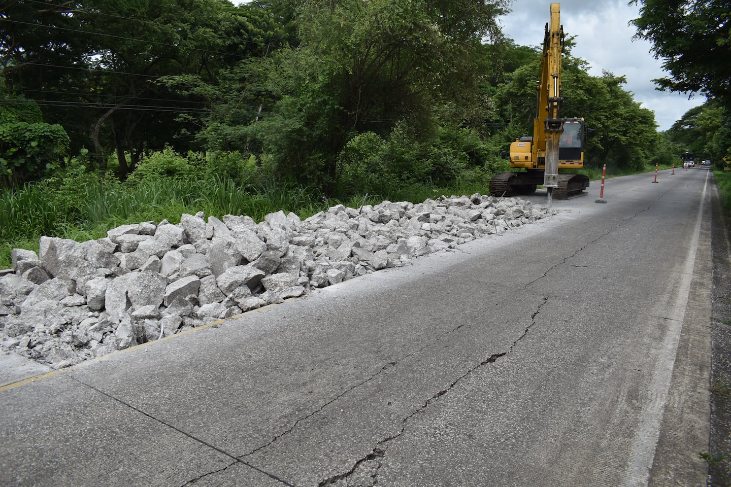 Lanamme detectó losas agrietadas y dañadas por humedad en rutas de Abangares y Moín