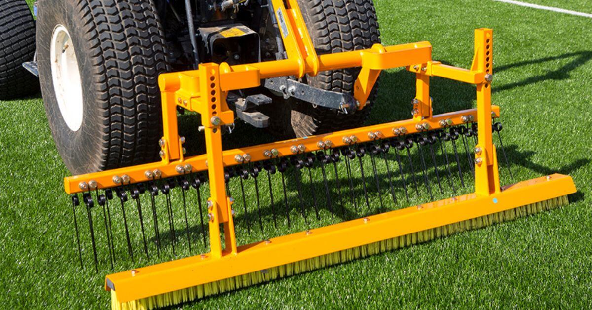 FIFA tiene manuales específicos para la colocación de las canchas sintéticas y su debido mantenimiento. Certificaciones las dan laboratorios especializados.