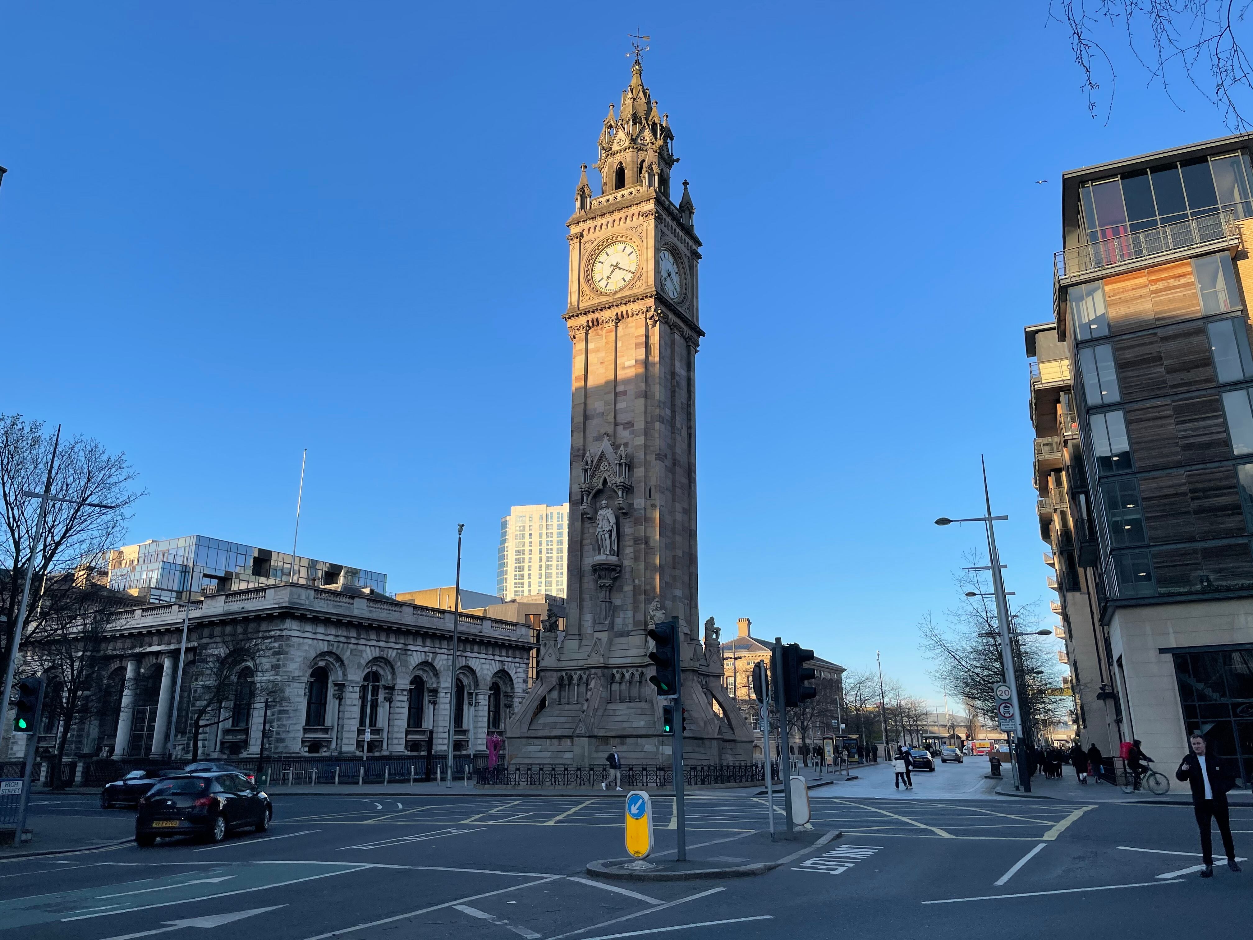 Torre del Reloj Albert Memorial en Belfast, Irlanda del Norte.