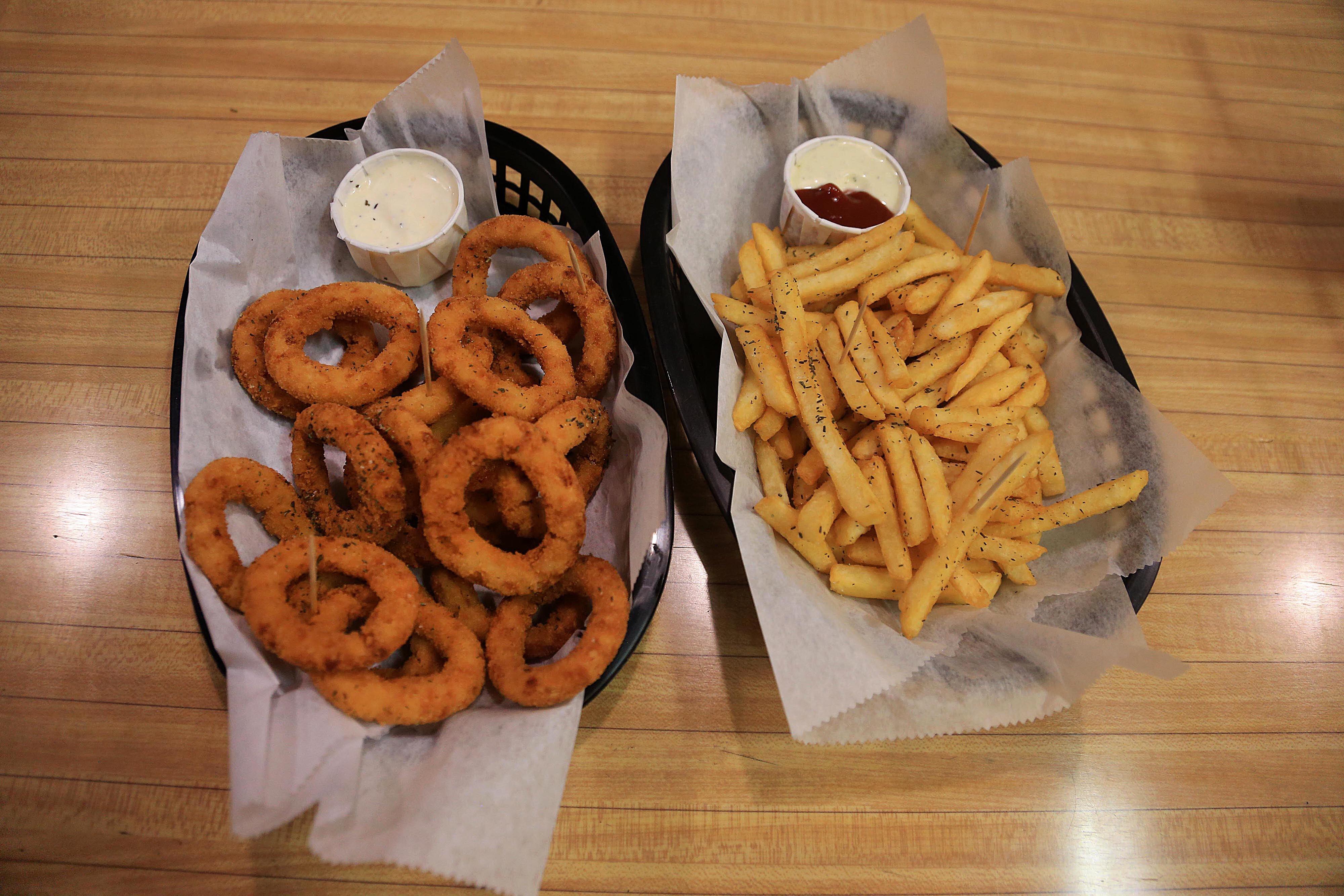 20/02/2024 Cartago. Boliche Metrópoli, en el primer piso del centro comercial Paseo Metrópoli, ofrece un ambiente para practicar el deporte de los bolos, disfrutar y compartir en familia o con amigos, jugar billar o futbolín y/o comer rico. Foto: Rafael Pacheco Granados