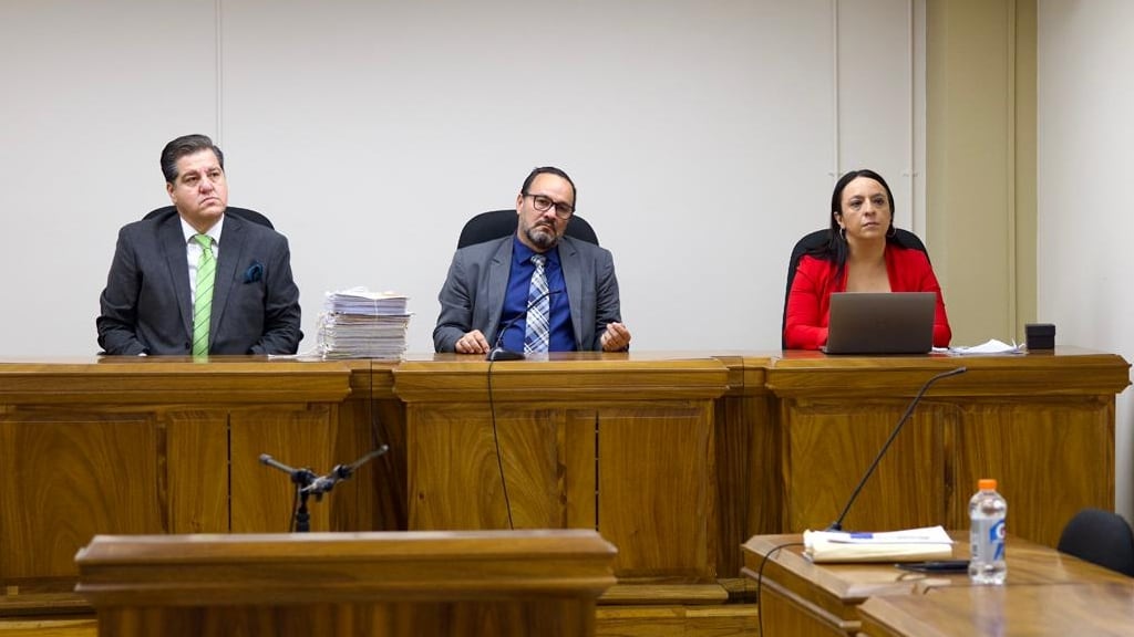 El tribunal lo integran los jueces Guillermo Arce, Hanzel Araya y Andrea Fonseca.