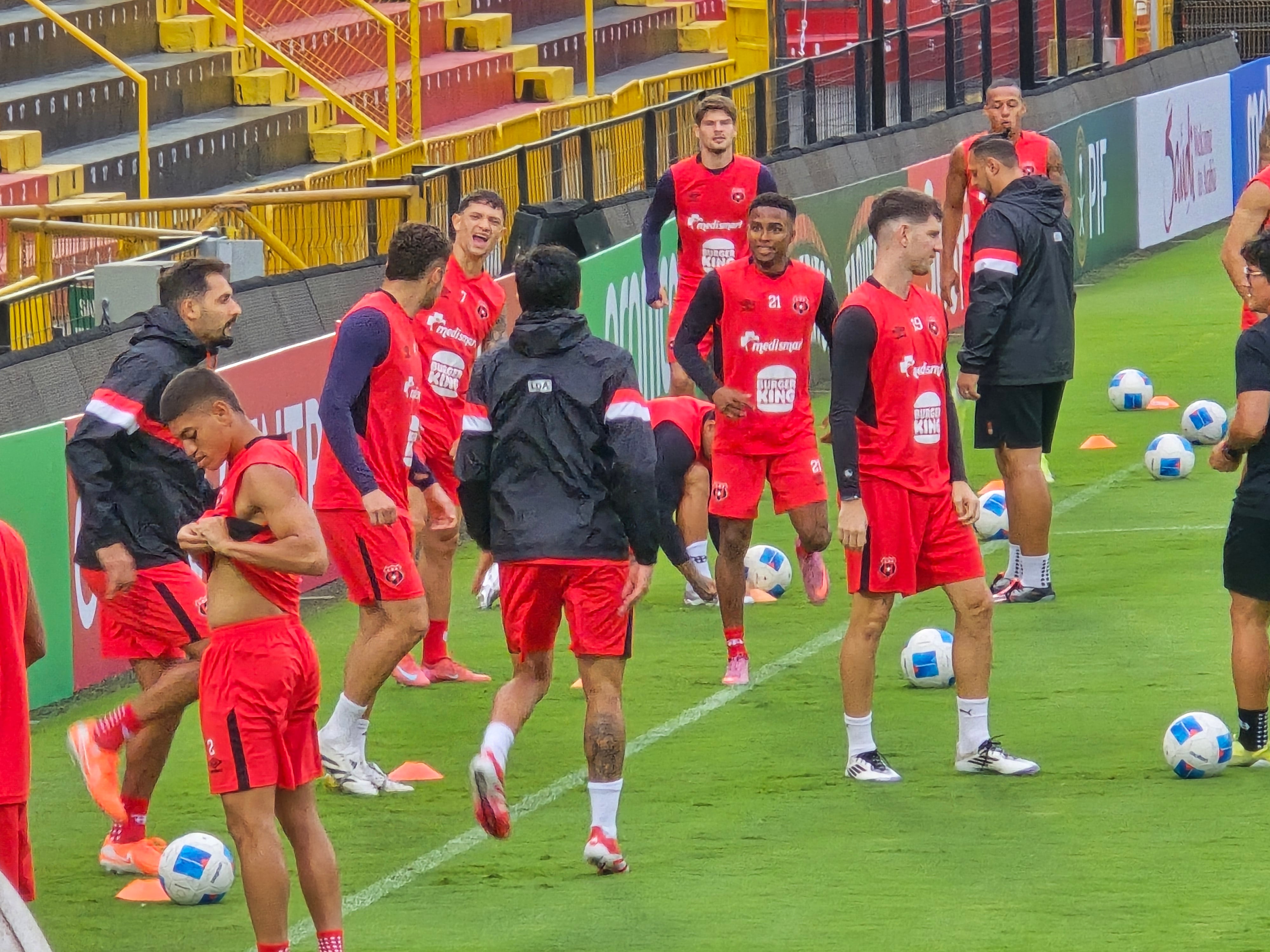 Liga Deportiva Alajuelense tiene dos partidos importantes en un lapso de cuatro días: Antigua y Saprissa.