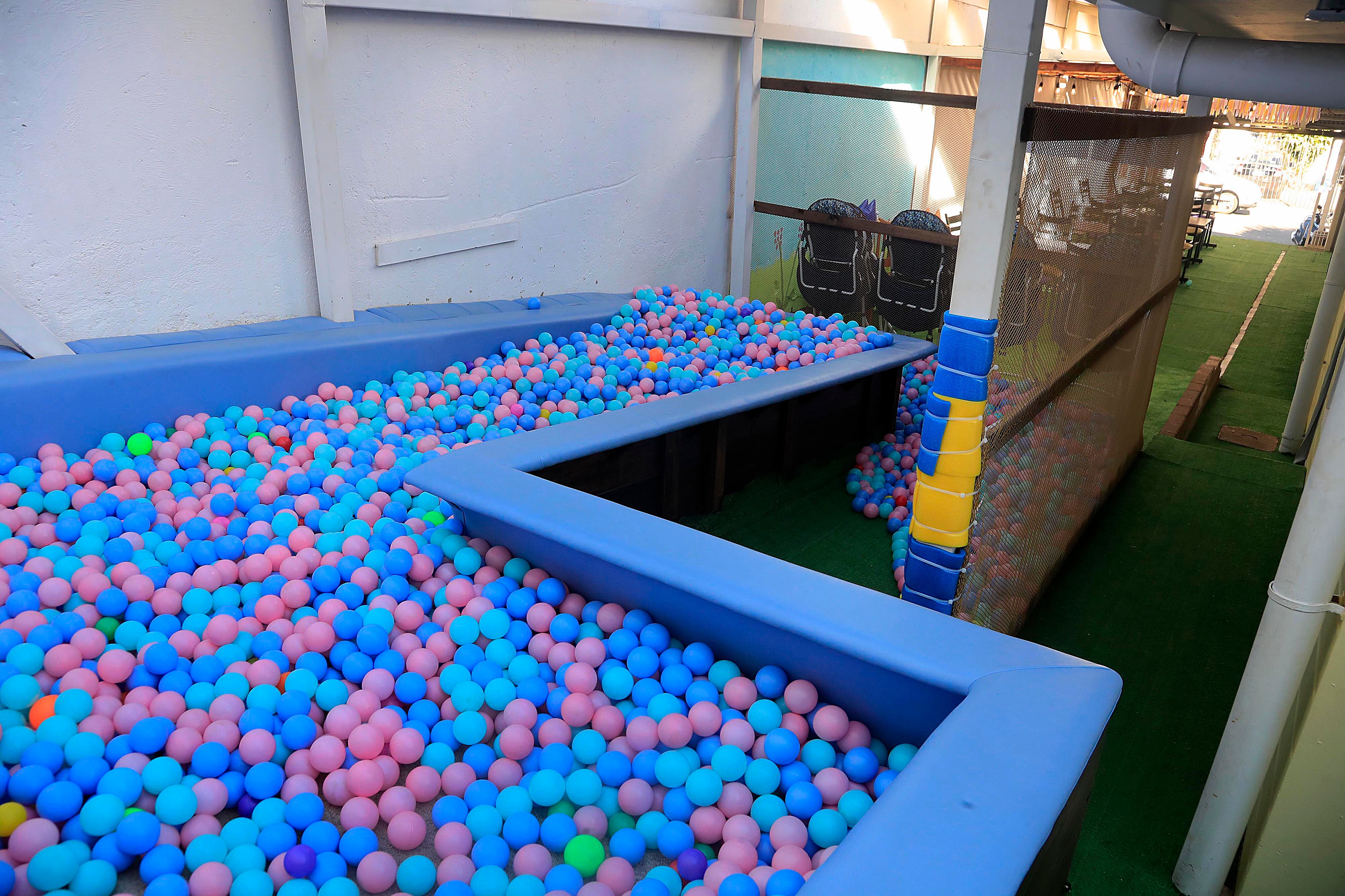 05/02/2024 San Pedro De Montes de Oca. Heeler House Café, el espacio perfecto para disfrutar de una deliciosa comida mientras los pequeños juegan y se divierten. Aquí se puede disfrutar desde croissants arreglados hasta crepas, saladas y dulces o libres de gluten, además de las deliciosas bebidas calientes como capuchinos con sabor, o frías como los frappuccinos Winnie.