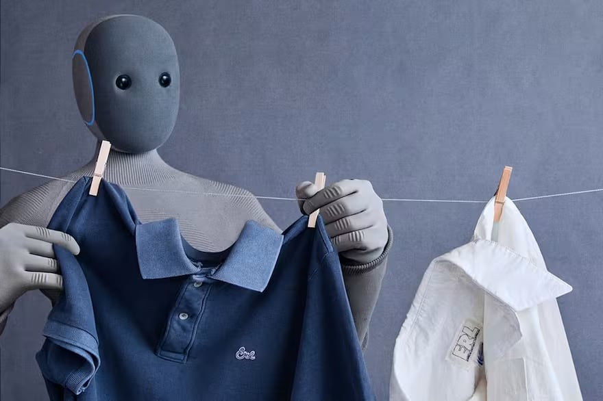 Neo, el robot doméstico, aspira a trabajar solo, pero por ahora actúa como marioneta controlada desde otro lugar.