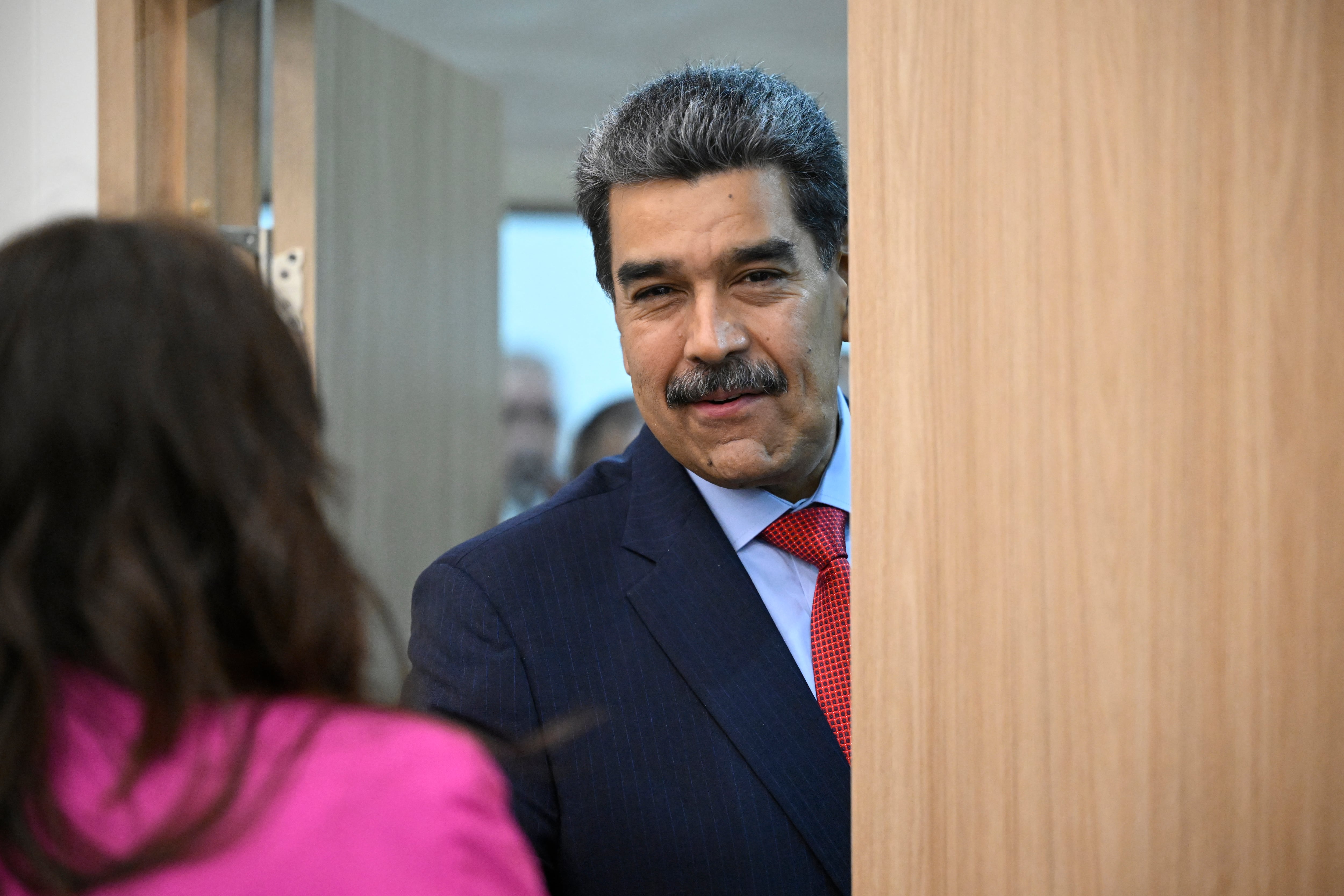 Nicolás Maduro enfrenta una crisis en su gobierno. Cinco ministros de Petróleo han sido arrestados o se encuentran prófugos por corrupción.