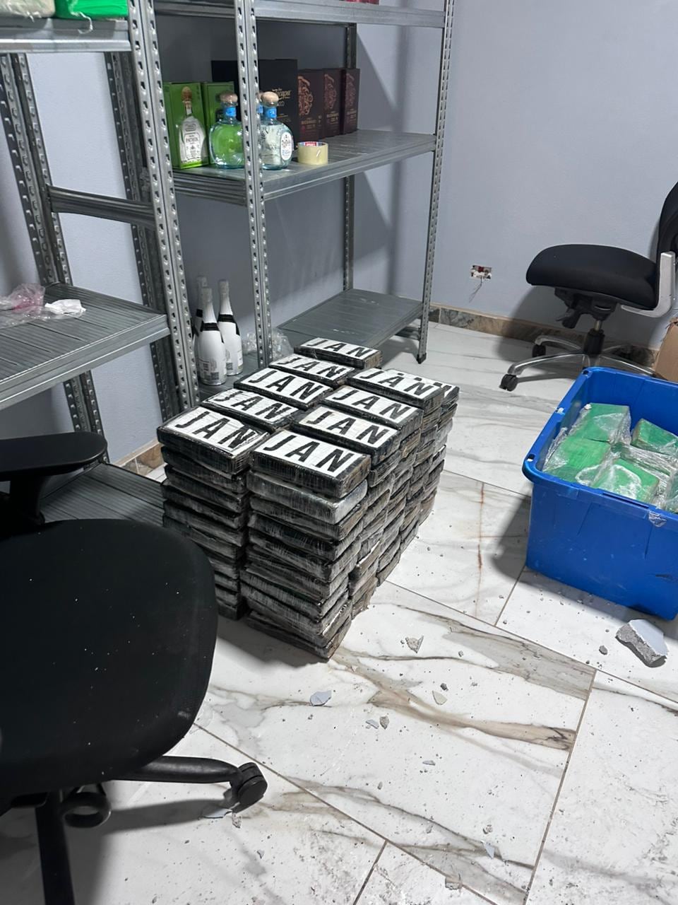 El OIJ y la Fiscalía decomisaron un cargamento de droga que estaría vinculado con el extraditable alias Pecho de Rata.