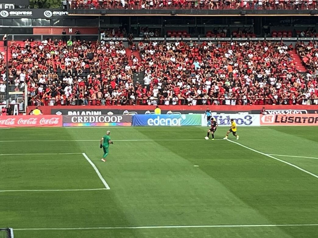 Keylor Navas se convirtió en tres partidos en el jugador referente de Newell's.