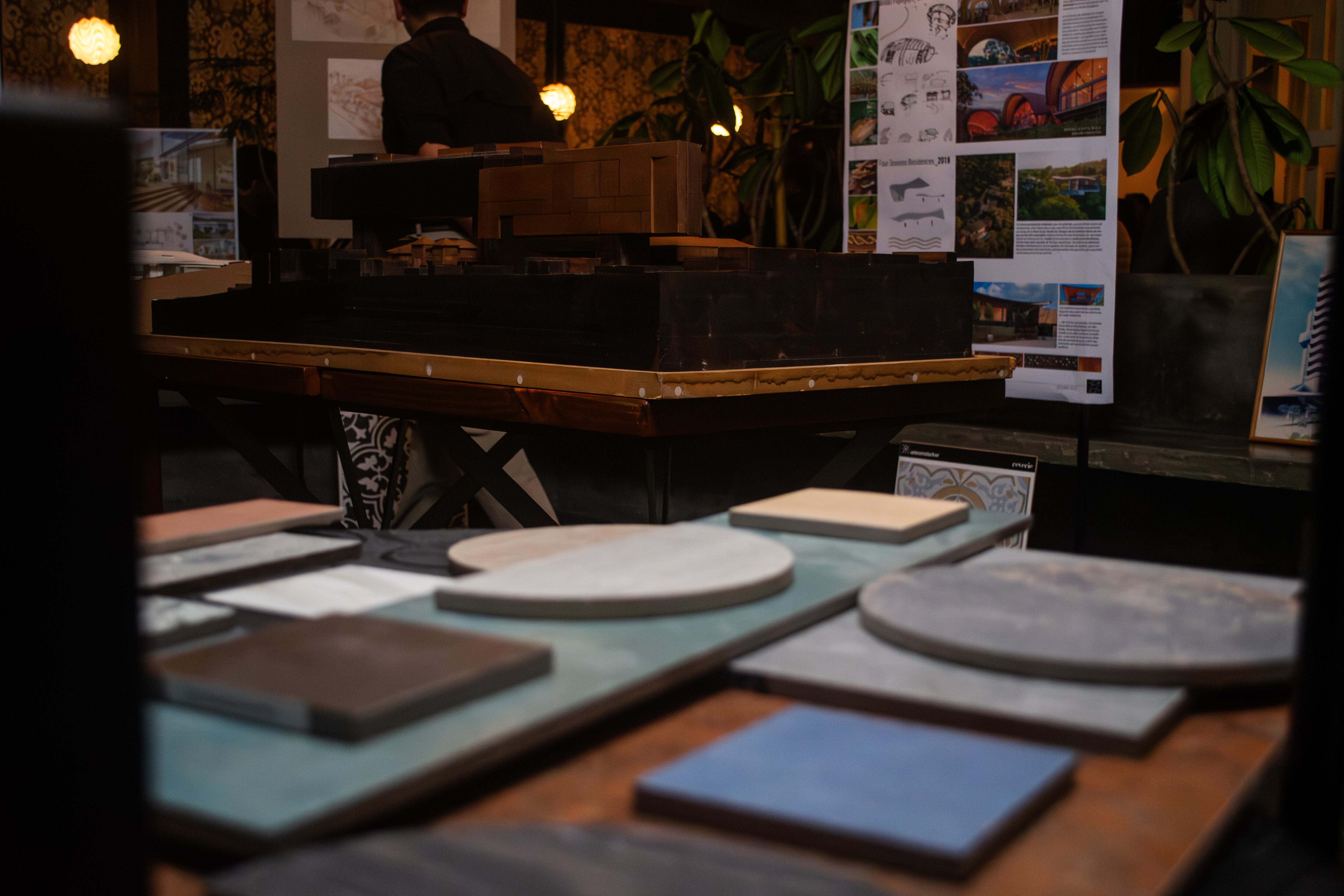 En Aula Abierta, en Café Mundo, se exhibieron distintas piezas de diseño de arquitectura.